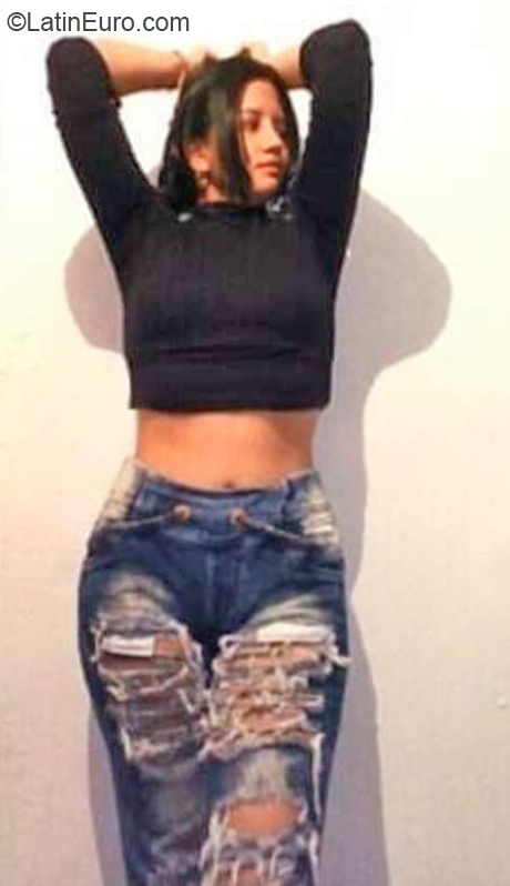 Date this hot Colombia girl Yezy from Cali CO30988