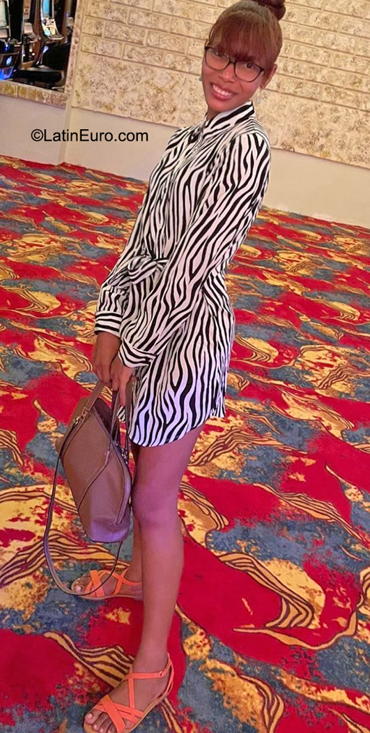 Date this nice looking Dominican Republic girl Yafreisy from Santo Domingo DO40304