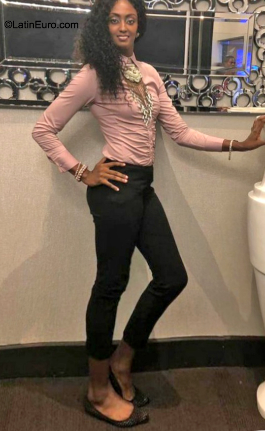 Date this young Dominican Republic girl Elizabeth from Santo Domingo DO40305