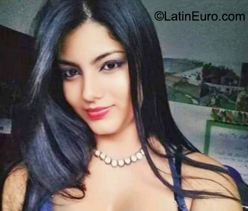 Date this happy Colombia girl JULIETTA from cali CO31618