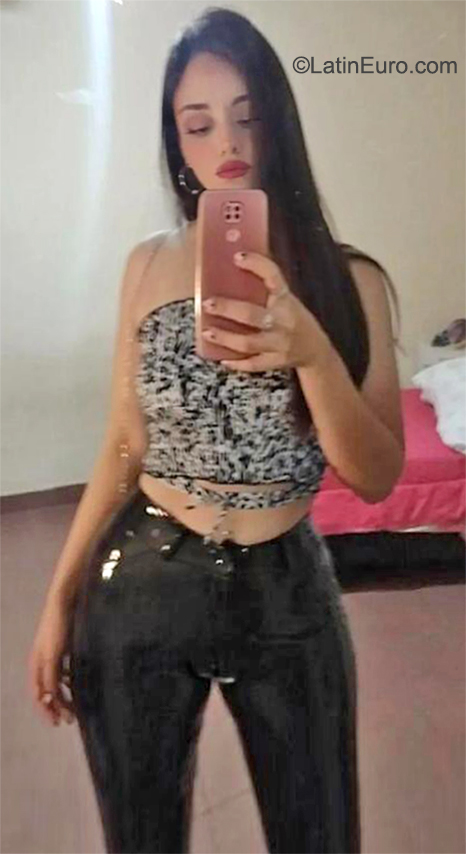 Date this exotic Argentina girl Yanina from La Rioja Capital AR810