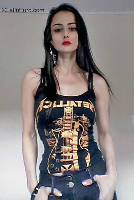 Date this beautiful Brazil girl Claudia Miranda from Luna BR11515
