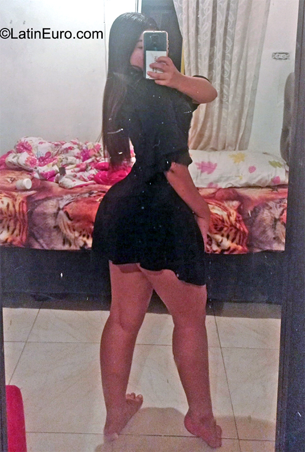 Date this delightful Colombia girl Yarelis from Barranquilla CO31406