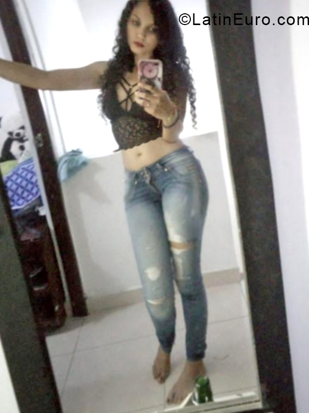 Date this nice looking Colombia girl Tay from Barranquilla CO31027