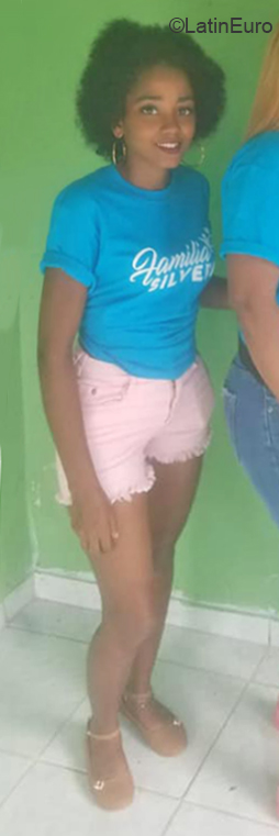 Date this fun Dominican Republic girl Cristin from Santo Domingo DO40334