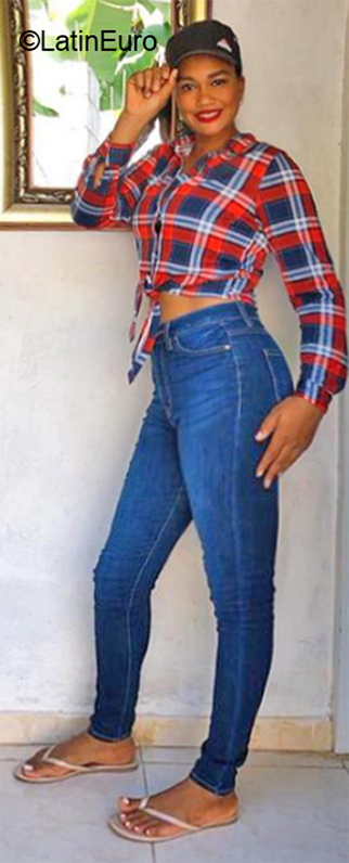 Date this hot Dominican Republic girl Nena from Pimentel DO40448
