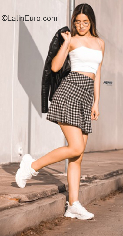 Date this nice looking Bolivia girl Beatriz from Santa Cruz BO132