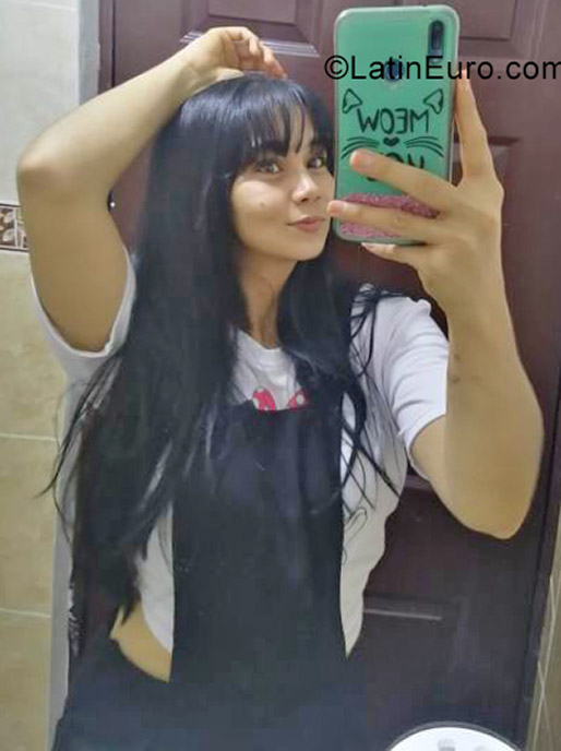 Date this charming Colombia girl Martina from Cartagena CO31075