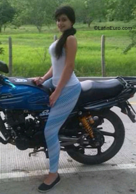Date this good-looking Colombia girl Geraldin from Medellin CO31079