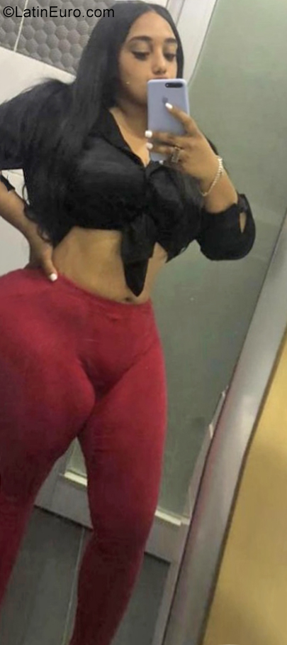 Date this foxy Dominican Republic girl Yelissa from Santo Domingo DO40371