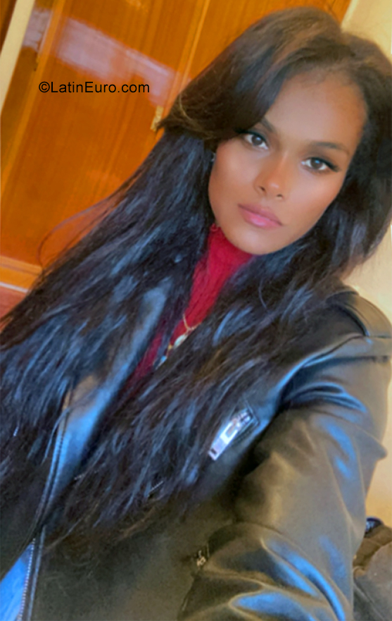 Date this good-looking Germany girl Sty from Berlin DE539