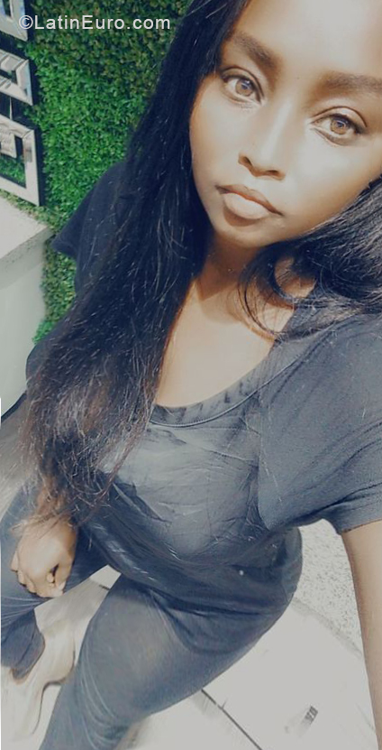 Date this sensual Dominican Republic girl Flerida from Santo Domingo DO40402