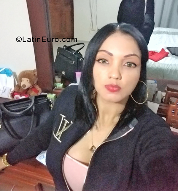 Date this passionate Dominican Republic girl Tania from Santo Domingo DO40403
