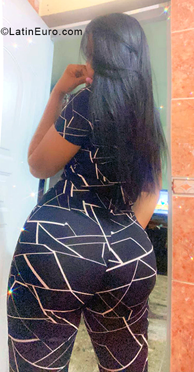 Date this charming Dominican Republic girl Vanessa from Santo Domingo DO40404