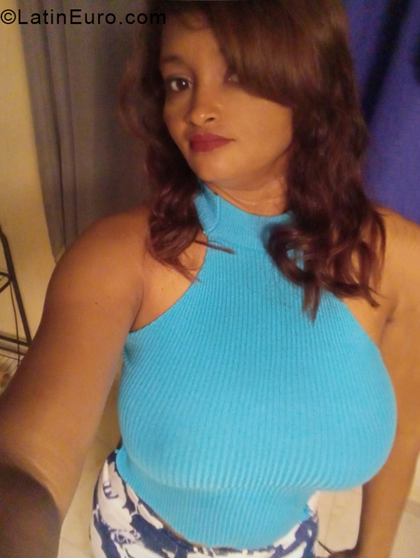 Date this happy Dominican Republic girl Migdalia from Santo Domingo DO40406