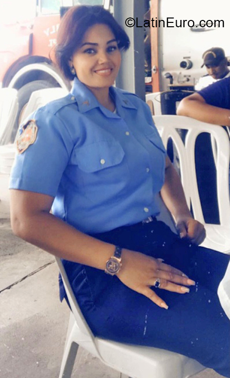 Date this sensual Dominican Republic girl Iris from Santo Domingo DO40421