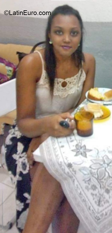 Date this voluptuous Brazil girl Raissa from Rio De Janeiro BR11570