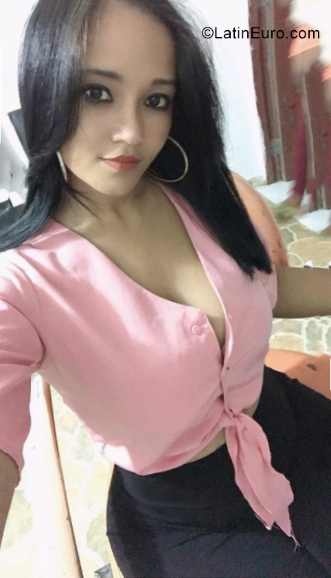 Date this hot Dominican Republic girl Fina from Santiago De Lo Caballero DO40444