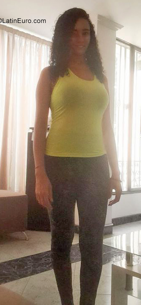 Date this nice looking Colombia girl Diana from Cali CO31194
