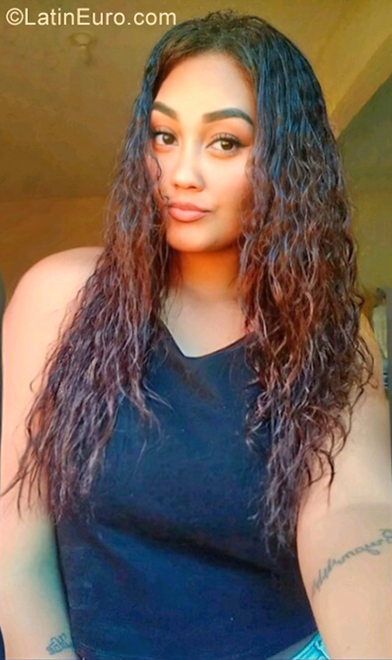 Date this voluptuous Brazil girl Rayane from Rio De Janeiro BR11595