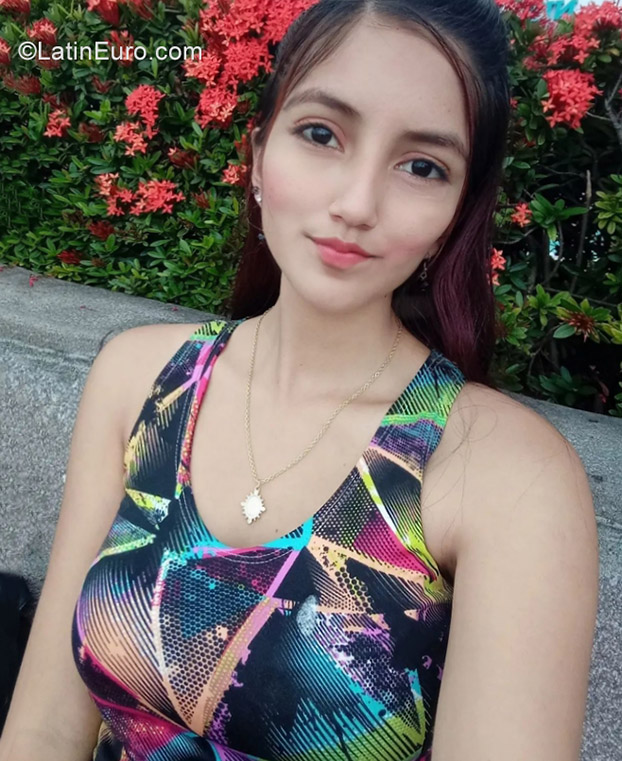 Date this stunning Ecuador girl Angelica from Guayaquil EC885