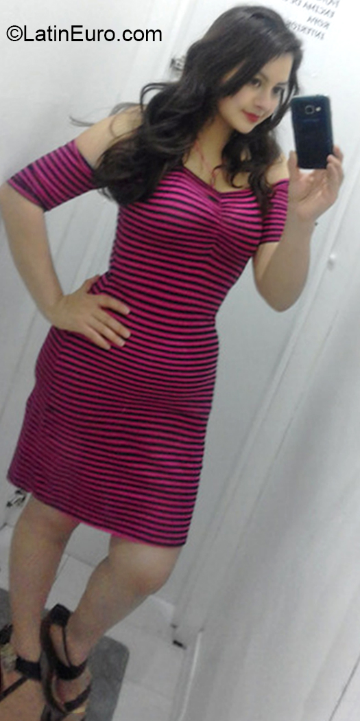 Date this sensual Ecuador girl Celia from Quito EC901