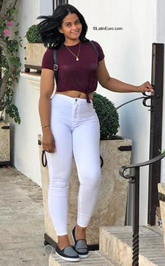 Date this georgeous Dominican Republic girl Yanmi from Santo Domingo DO40517