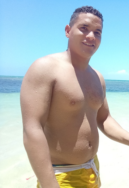 Date this lovely Cuba man Keiler from Holguín CU806