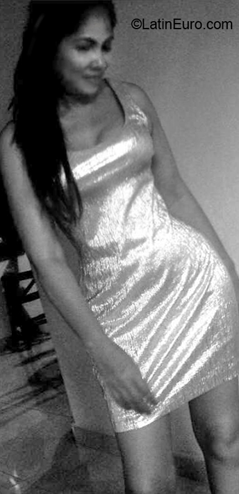 Date this passionate Dominican Republic girl Amalia from Santo Domingo DO40547