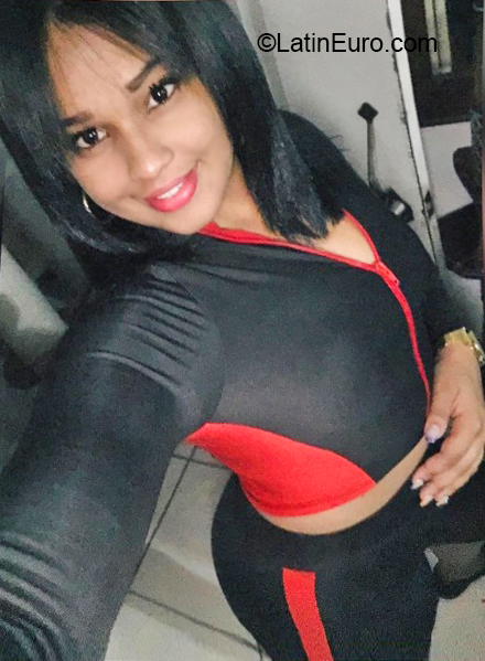 Date this attractive Dominican Republic girl Genesis from Santiago DO40555