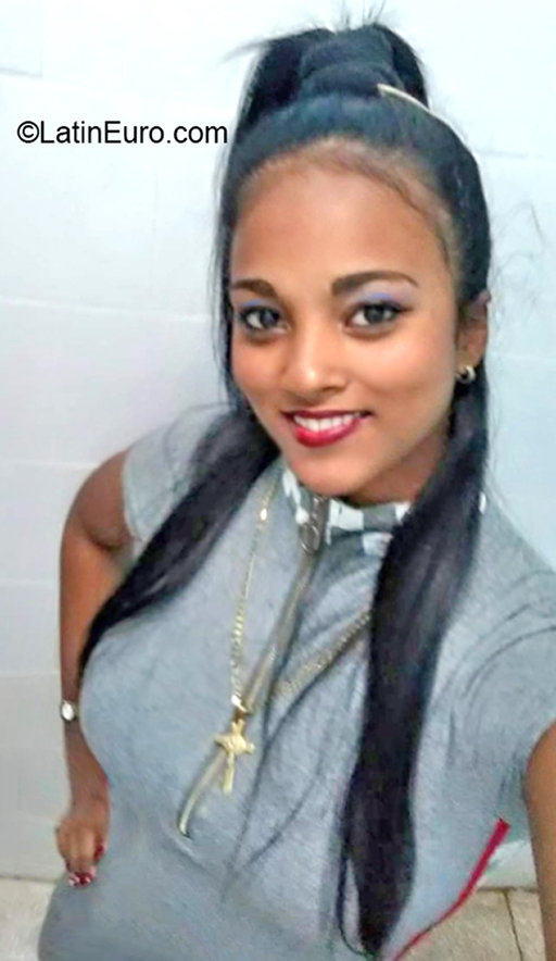 Date this fun Cuba girl Dela from Holguin CU808