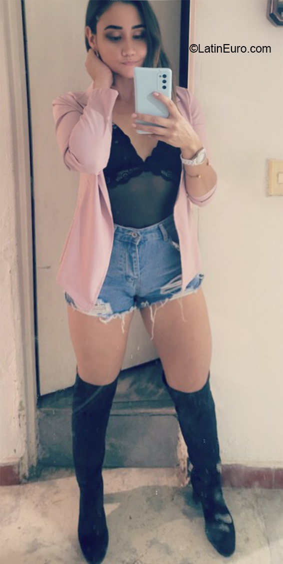 Date this sensual Colombia girl Jess from Medellin CO31316