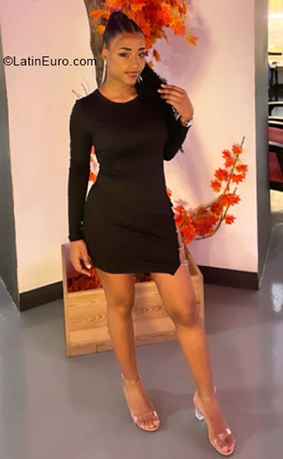Date this stunning Spain girl Maria from Barcelona ES684