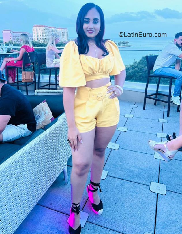 Date this nice looking Dominican Republic girl Charimal from Santiago DO40594