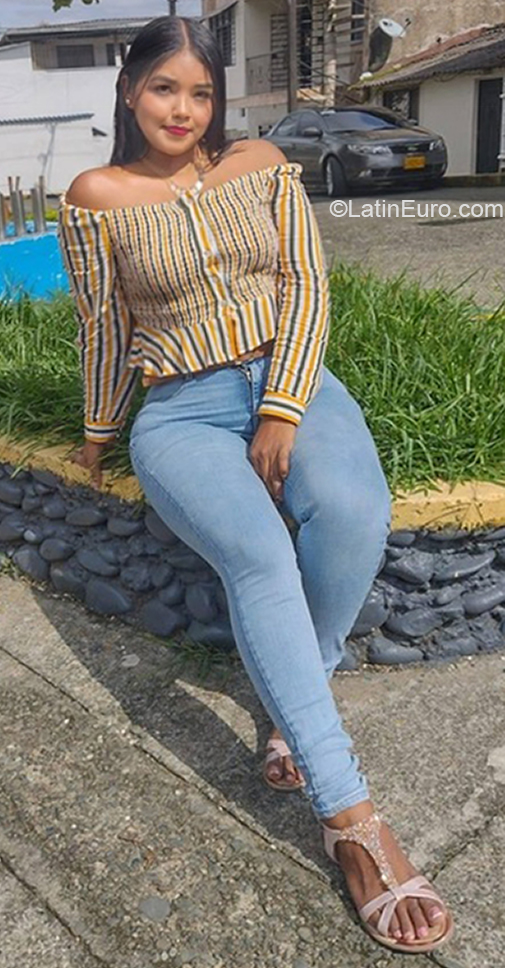 Date this attractive Colombia girl Luz Angelica from Buenaventura CO31380