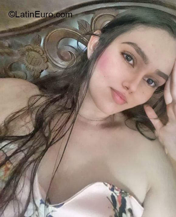 Date this good-looking Colombia girl Karen from Medellin CO31394