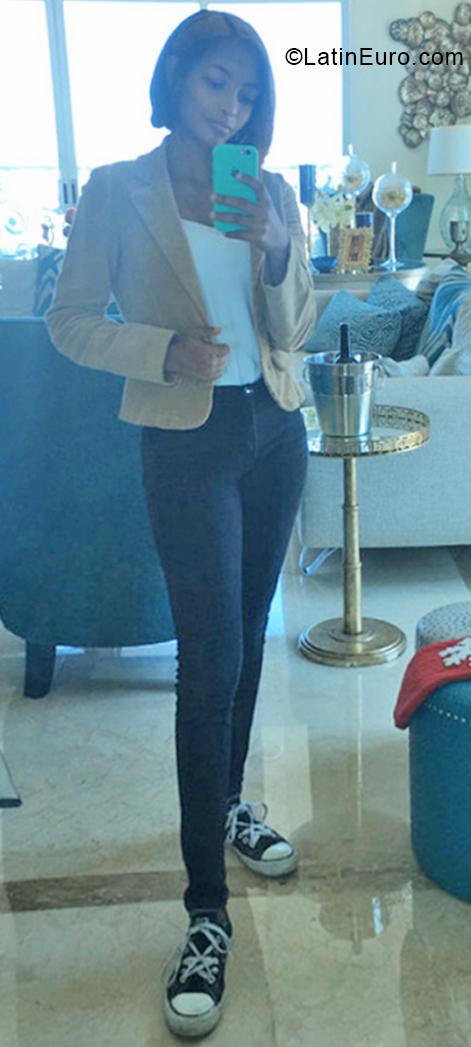 Date this beautiful Dominican Republic girl Perla from Santo Domingo DO55327