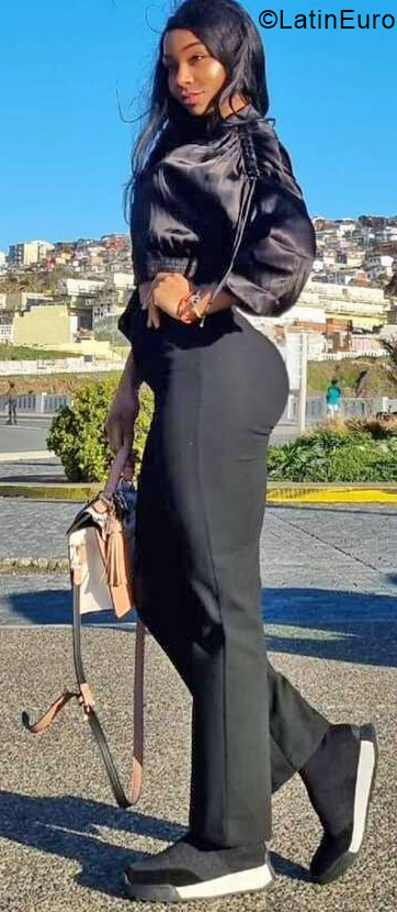 Date this voluptuous Colombia girl Anny from Santiago De Chile CO31446
