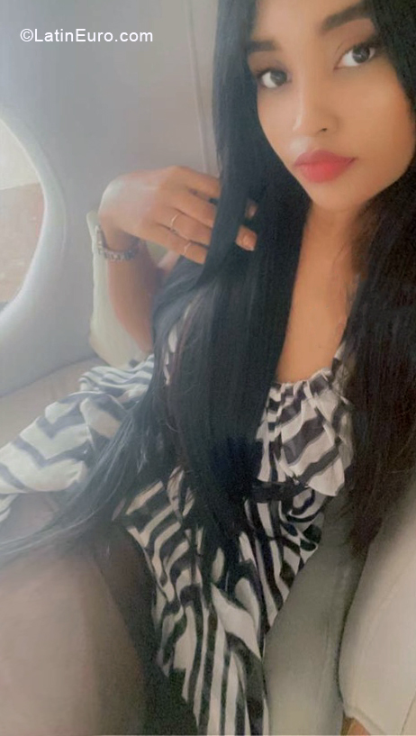 Date this gorgeous Dominican Republic girl Moniestef from Santo Domingo DO40644