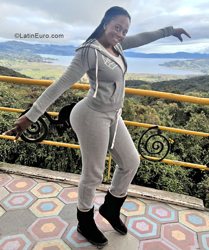 Date this sultry Colombia girl Sandra from Cali CO31475