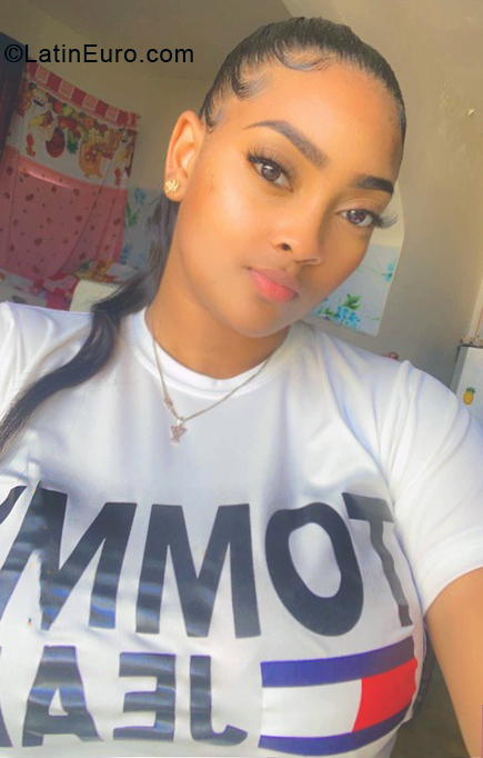 Date this delightful Dominican Republic girl Mariel from Santo Domingo DO40657