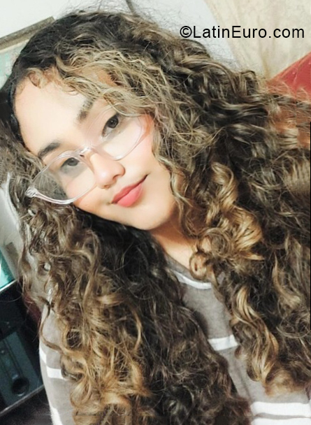 Date this lovely Venezuela girl Isabel from Caracas VE4169