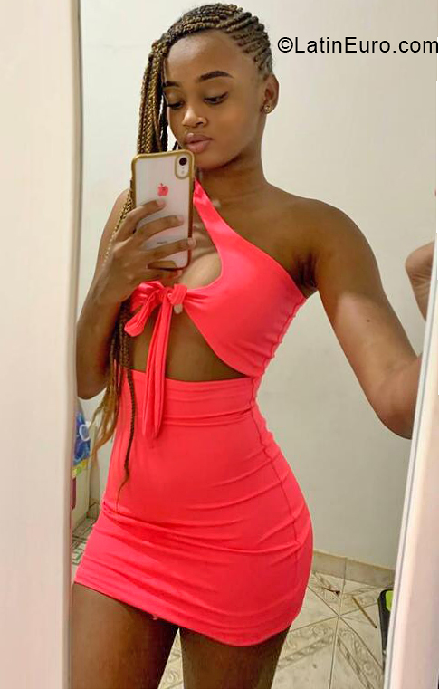 Date this happy Colombia girl Valentina from Cali CO33716