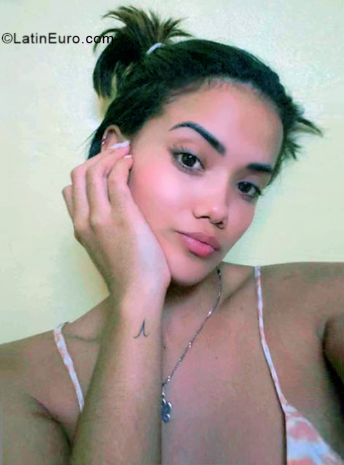 Date this hot Dominican Republic girl Key from Santo Domingo DO40675