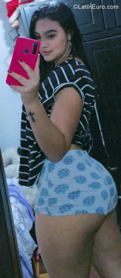 Date this lovely Colombia girl Carolina from Medellin CO31506