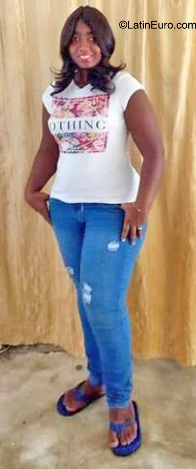 Date this voluptuous Colombia girl Andrea from Cali CO31529