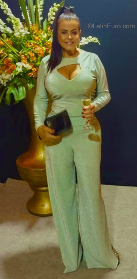 Date this voluptuous Brazil girl Lenimara from Brasília BR11741