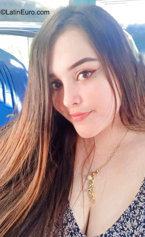 Date this good-looking Colombia girl Valentina from Bucaramanga CO31558