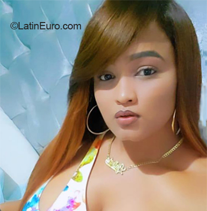 Date this sultry Dominican Republic girl Suriel from Puerto Plata DO40968