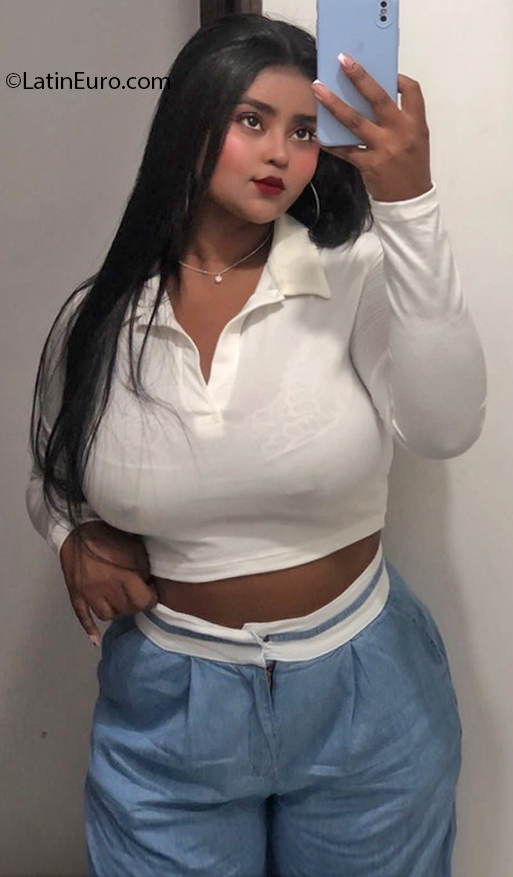 Date this voluptuous Colombia girl Nelydia from Medellín CO32002